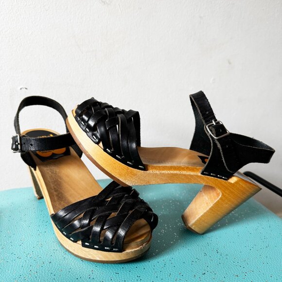 Toffel Swedish Hasbeens Black strappy leather clogs - Picture 6 of 13